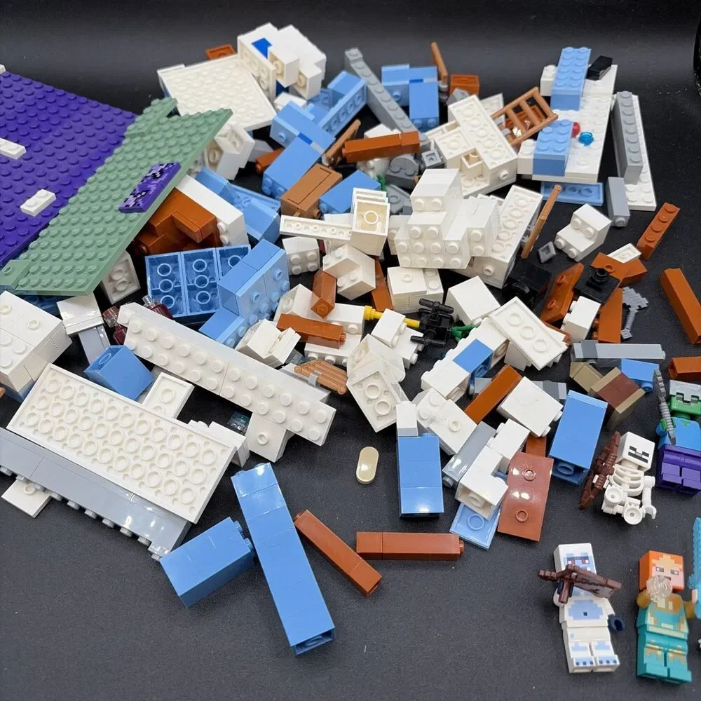 Lego Minecraft The Ice Castle - Set #21186 - 99% Complete